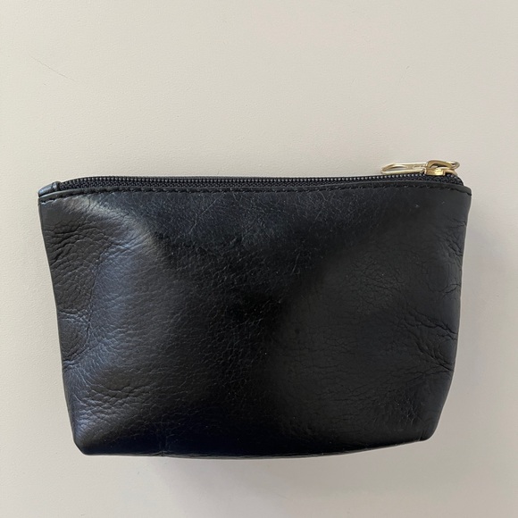 HOBO International small black pouch. Pebbled, soft leather. Excellent shape. - Picture 2 of 6